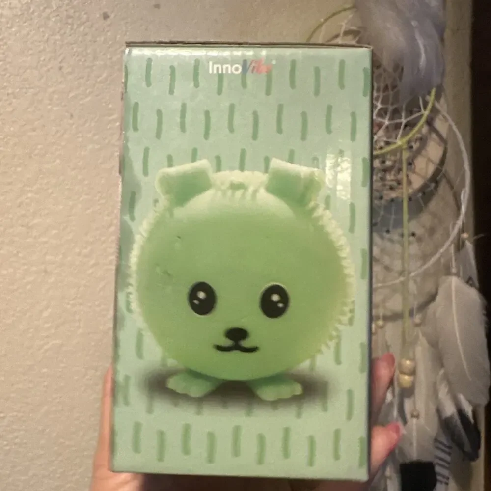 Squishy LOVERS! Big Light-Up Squishy Bunny Changes Colors While Playing InnoVibe
